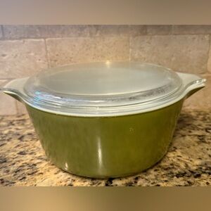 Pyrex Verde Green / Avocado Green  475-B Covered 2.5 Quart Casserole Dish